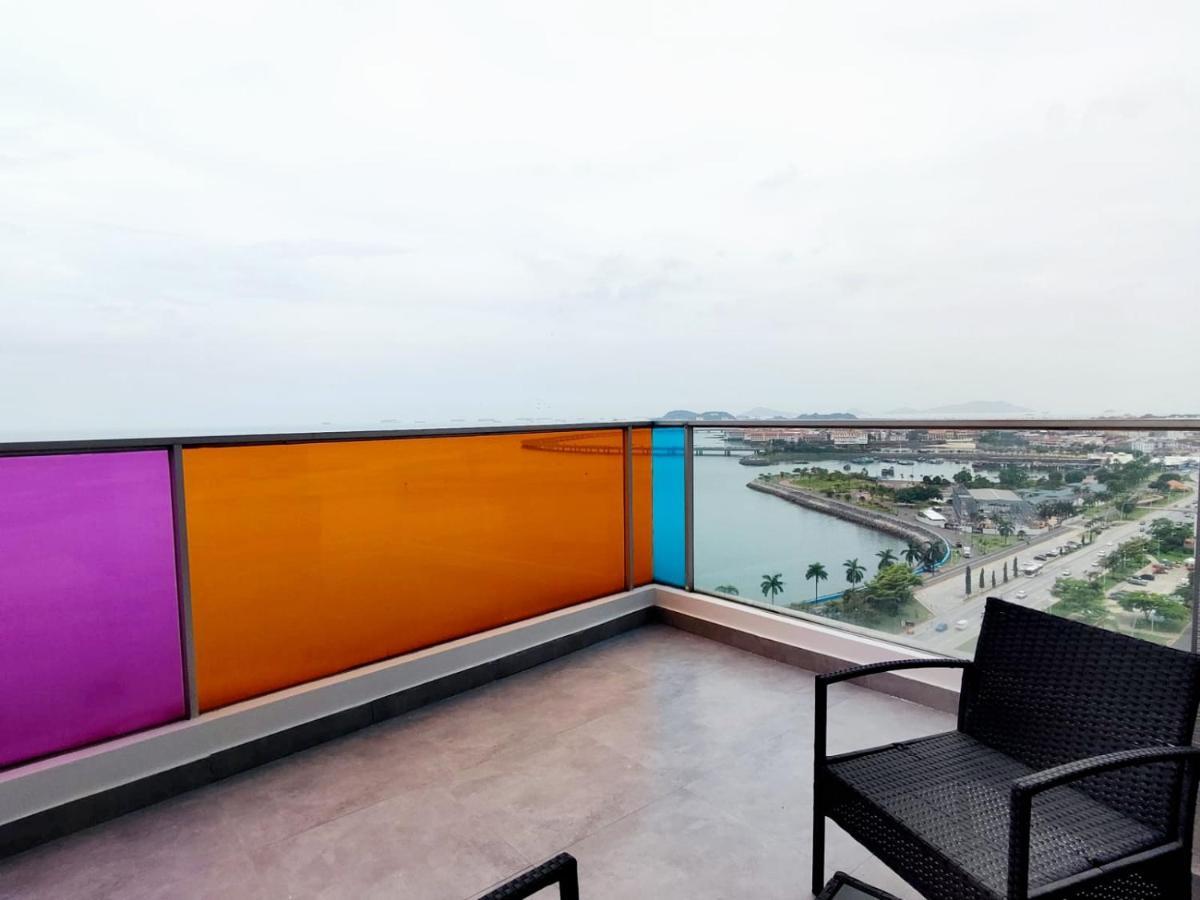 Element Av. Balboa * Panama (ville)
