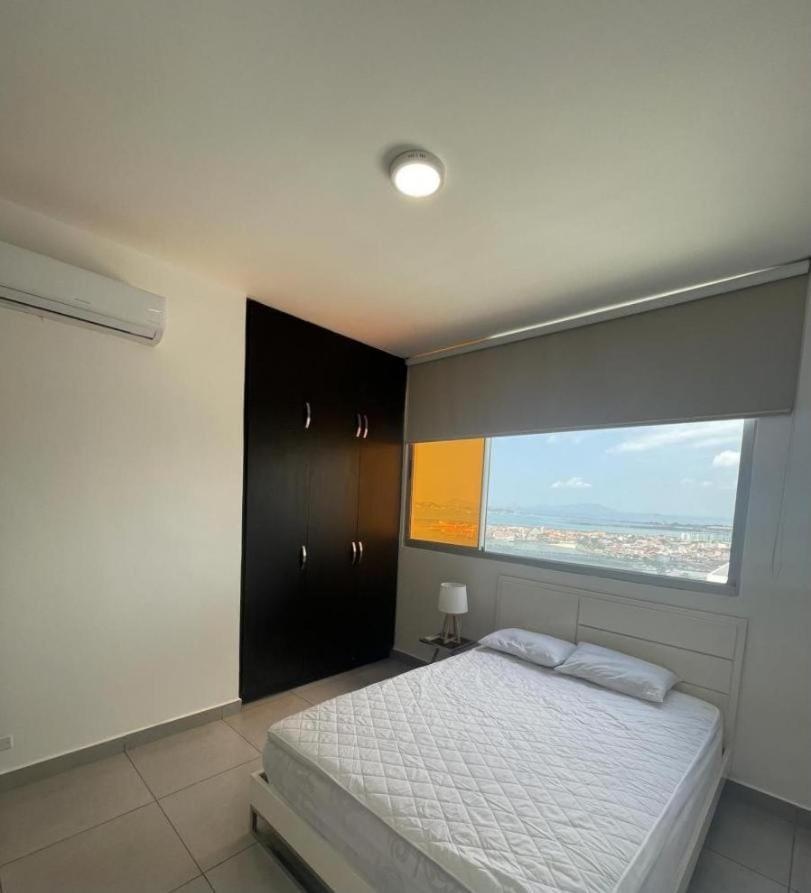 Element Av. Balboa * Panama (ville)